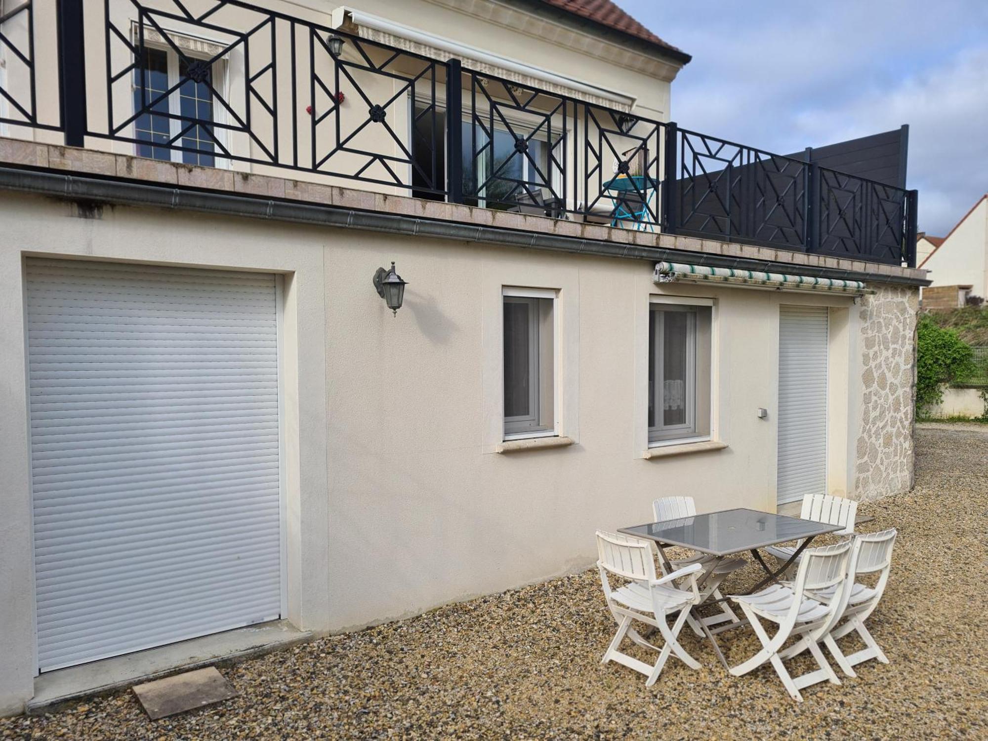 Chez Jaja Et Phiphi Appartement Bourg-et-Comin Buitenkant foto